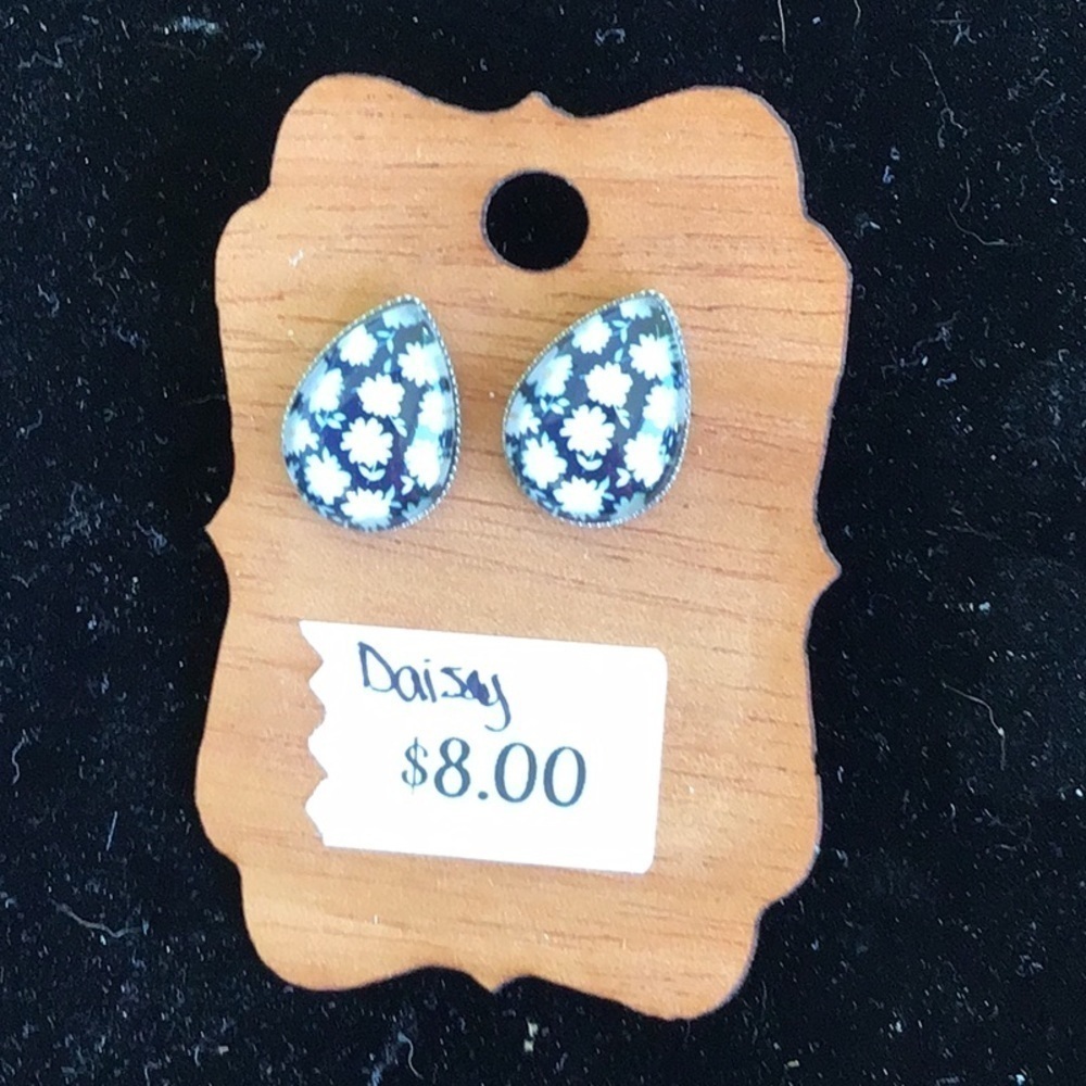 Daisy Stud Earrings (57jj)